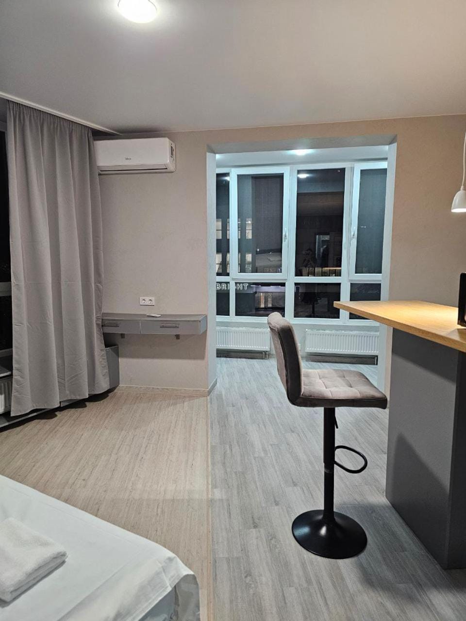 Bed, Living room, Photo of the whole room, Seating area