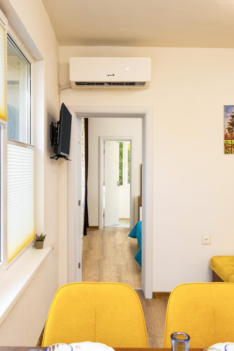 Communal lounge/ TV room, TV and multimedia, Seating area, internet, air conditioner
