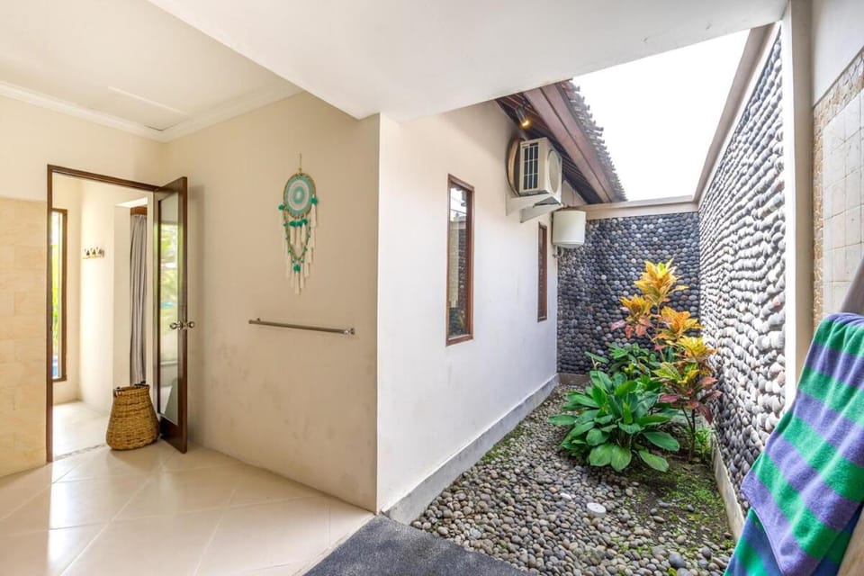 Villa Alamanda, central location and close to restaurants Villa in Kuta