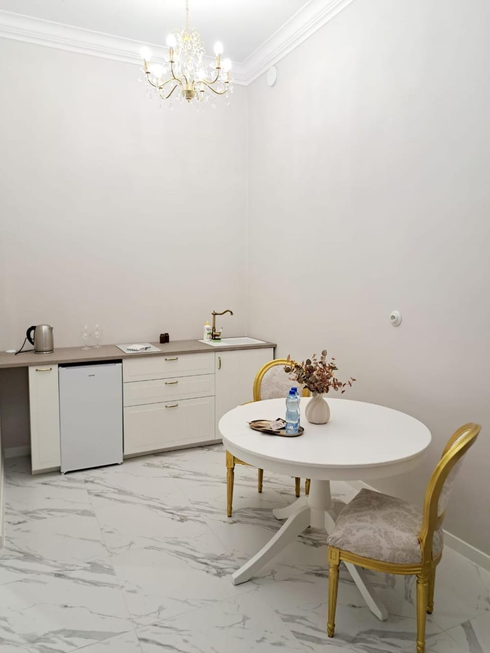 Coffee/tea facilities, Kitchen or kitchenette, Dining area