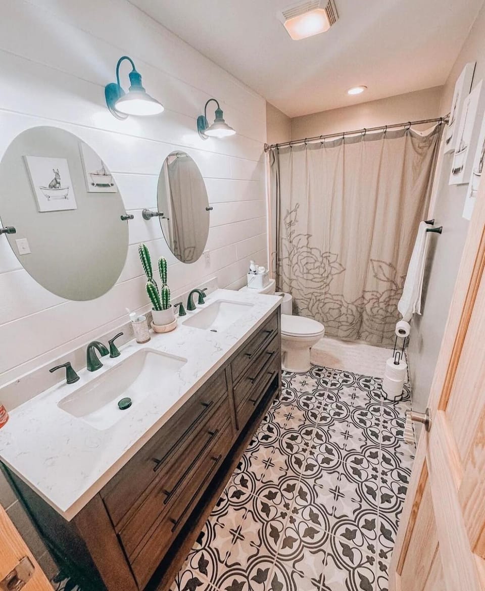 Shower, Toilet, Bathroom, Bath, towels
