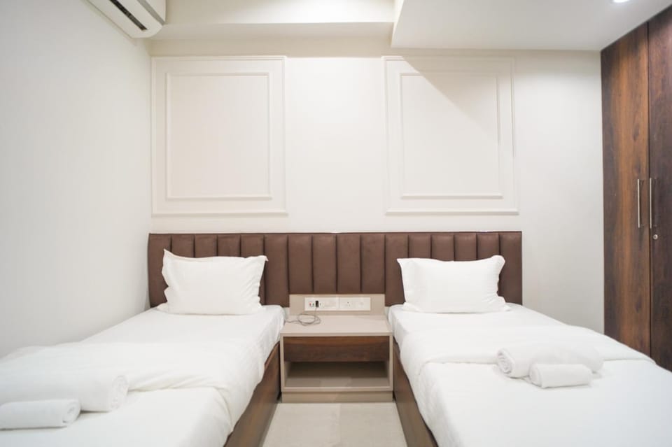 Bed, Photo of the whole room, Bedroom, air conditioner