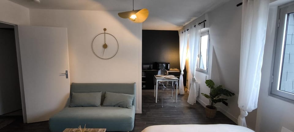 Seating area, Bedroom