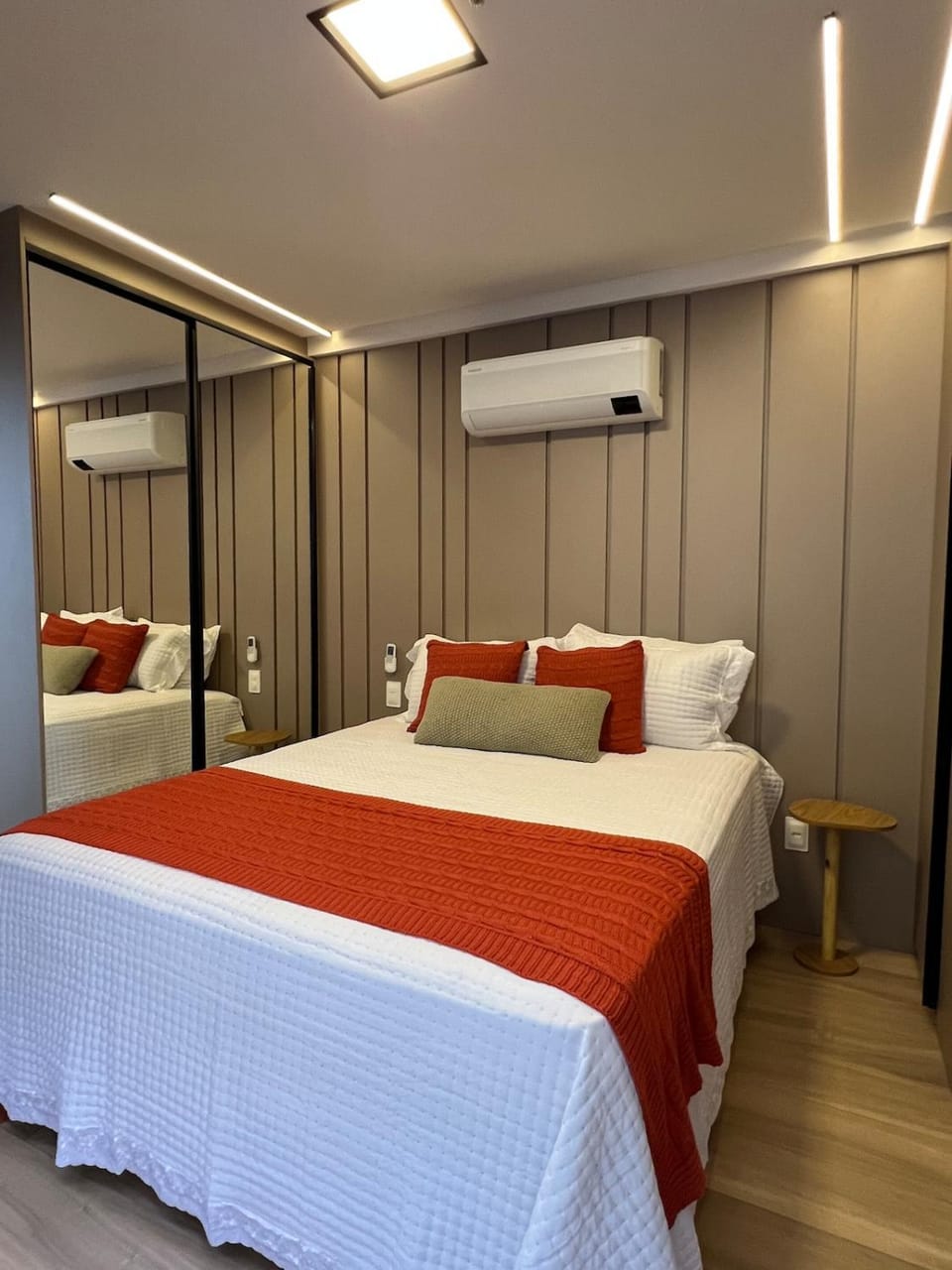 Bed, Photo of the whole room, Bedroom, wardrobe, air conditioner