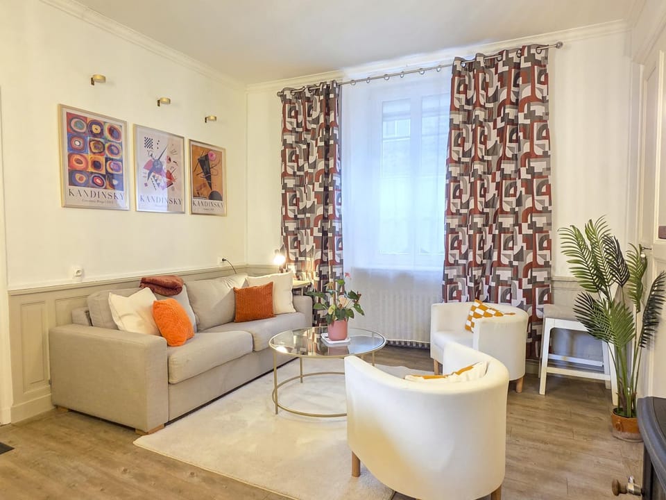 Le Haussmann - Centre Historique, Chic & Terrasse Apartment in Brittany