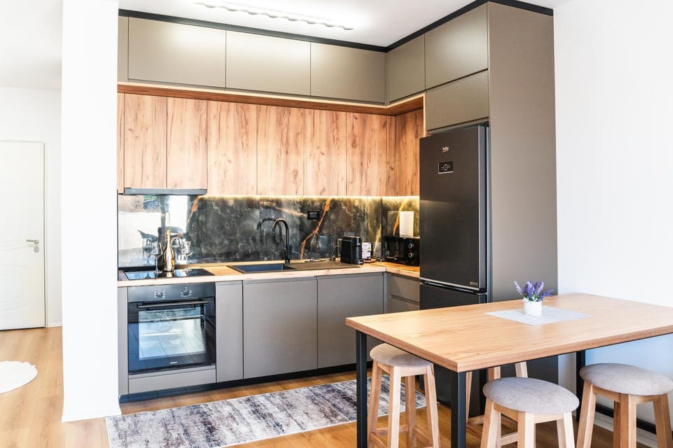 Kitchen or kitchenette, Dining area, dishwasher, oven, stove