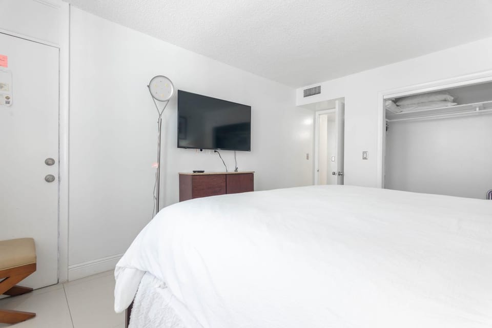 Airy Chic Zen Condo Apartment hotel in South Beach Miami