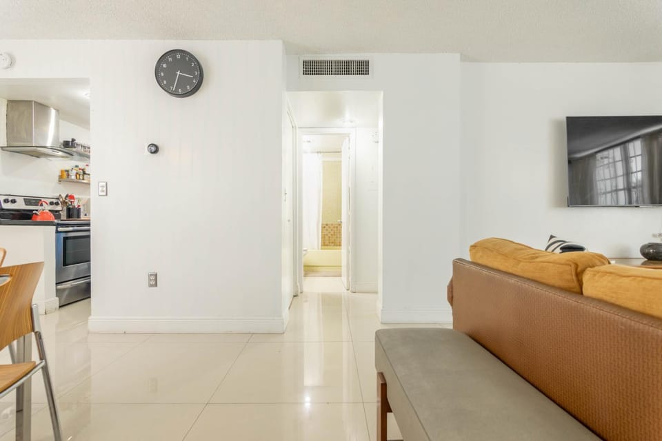 Airy Chic Zen Condo Apartment hotel in South Beach Miami