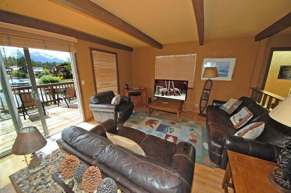 584 Alpine Drive home House in South Lake Tahoe