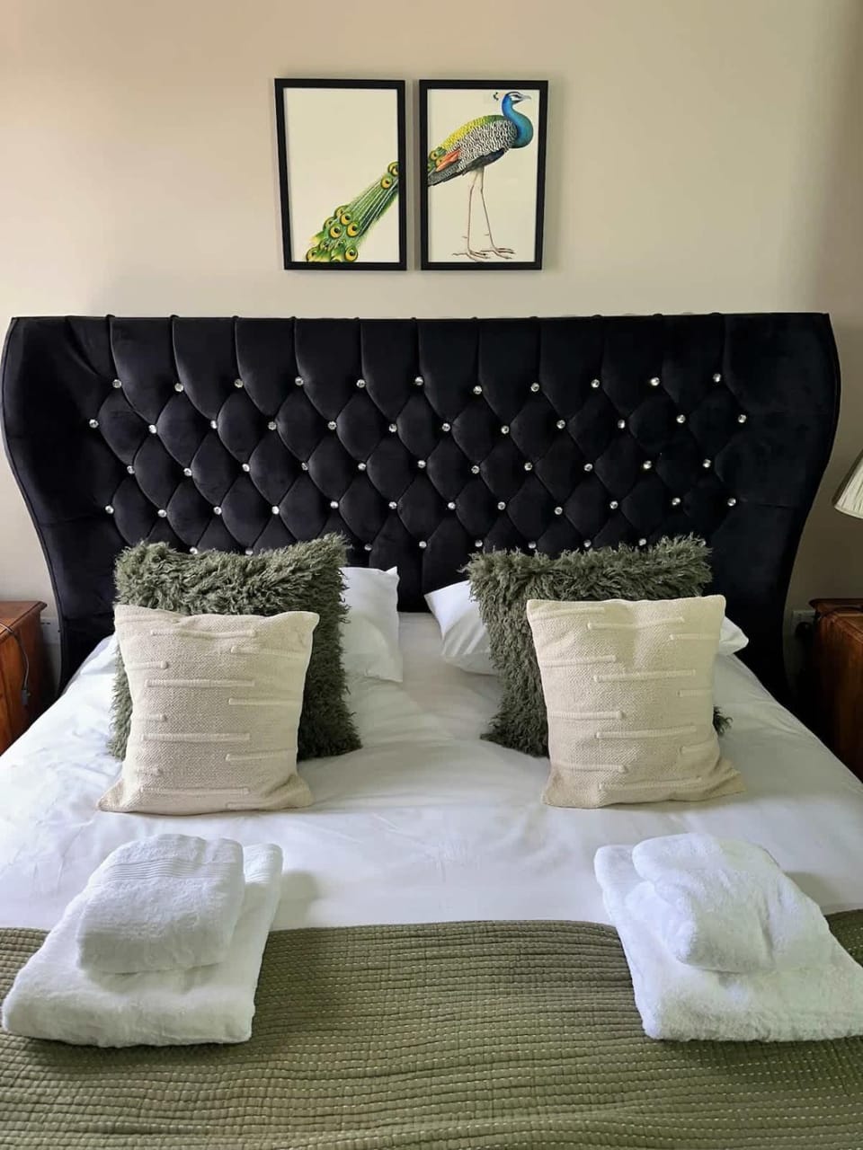 Inspirational-Stays Stylish Croydon Top Floor Flat with City Views Apartment in Croydon