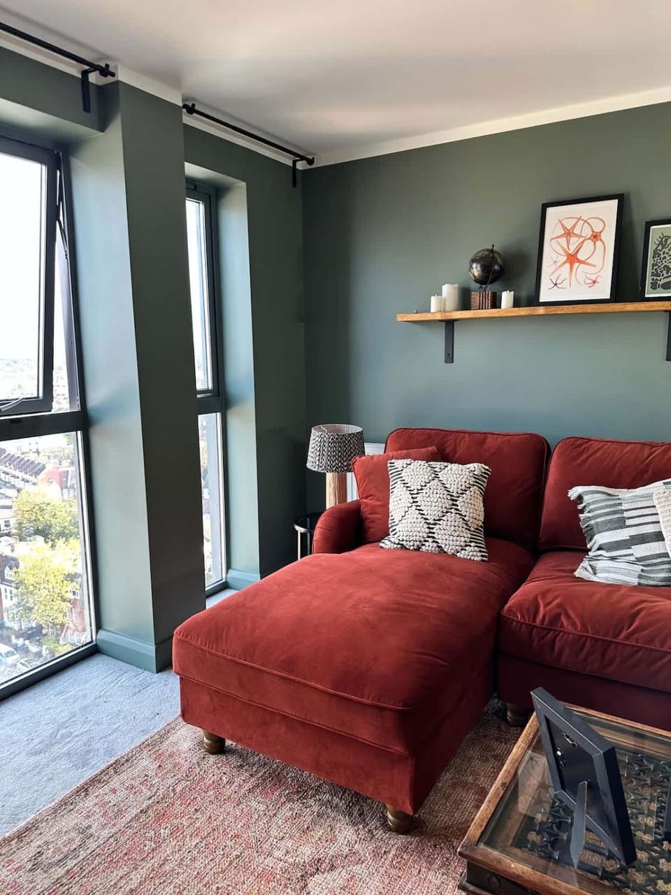 Inspirational-Stays Stylish Croydon Top Floor Flat with City Views Apartment in Croydon