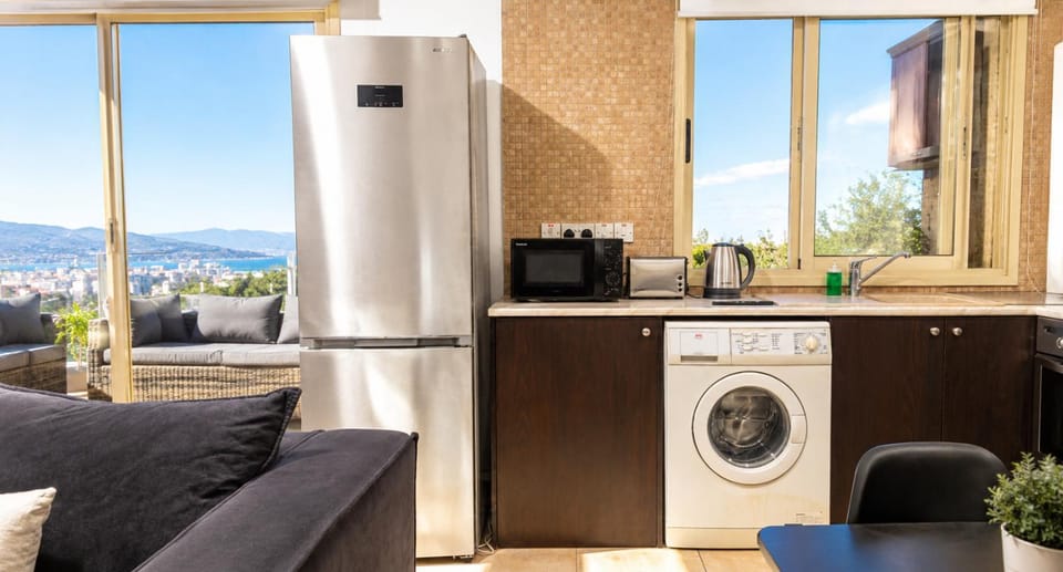 Lilac Deluxe Apartment -Breakbooking CY Apartment in Limassol City