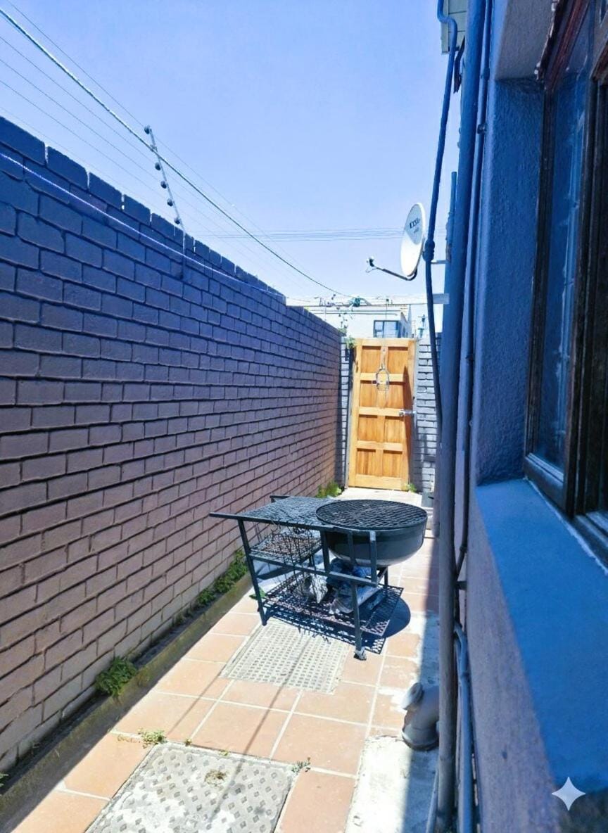 Central, Spacious GF Apartment, access to N1,N2,M5 Apartment in Cape Town