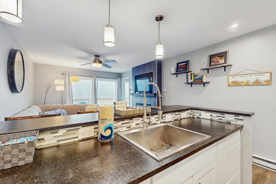 Cozy Condo Near Ski Resort Apartment in Beech Mountain