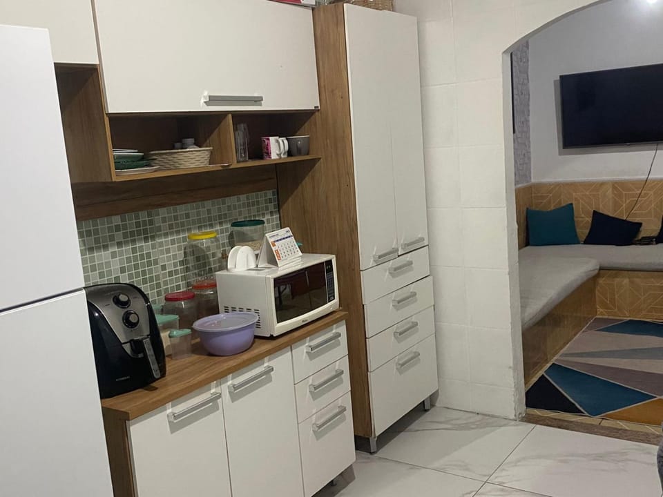 Casa nas Palmeiras rua da Lagoa composta por 2 quartos sala cozinha banheiro e uma varanda grande com uma churrasqueira MOBILIADA SUPER ACONCHEGANTE AMBIENTE FAMILIAR House in São Pedro da Aldeia