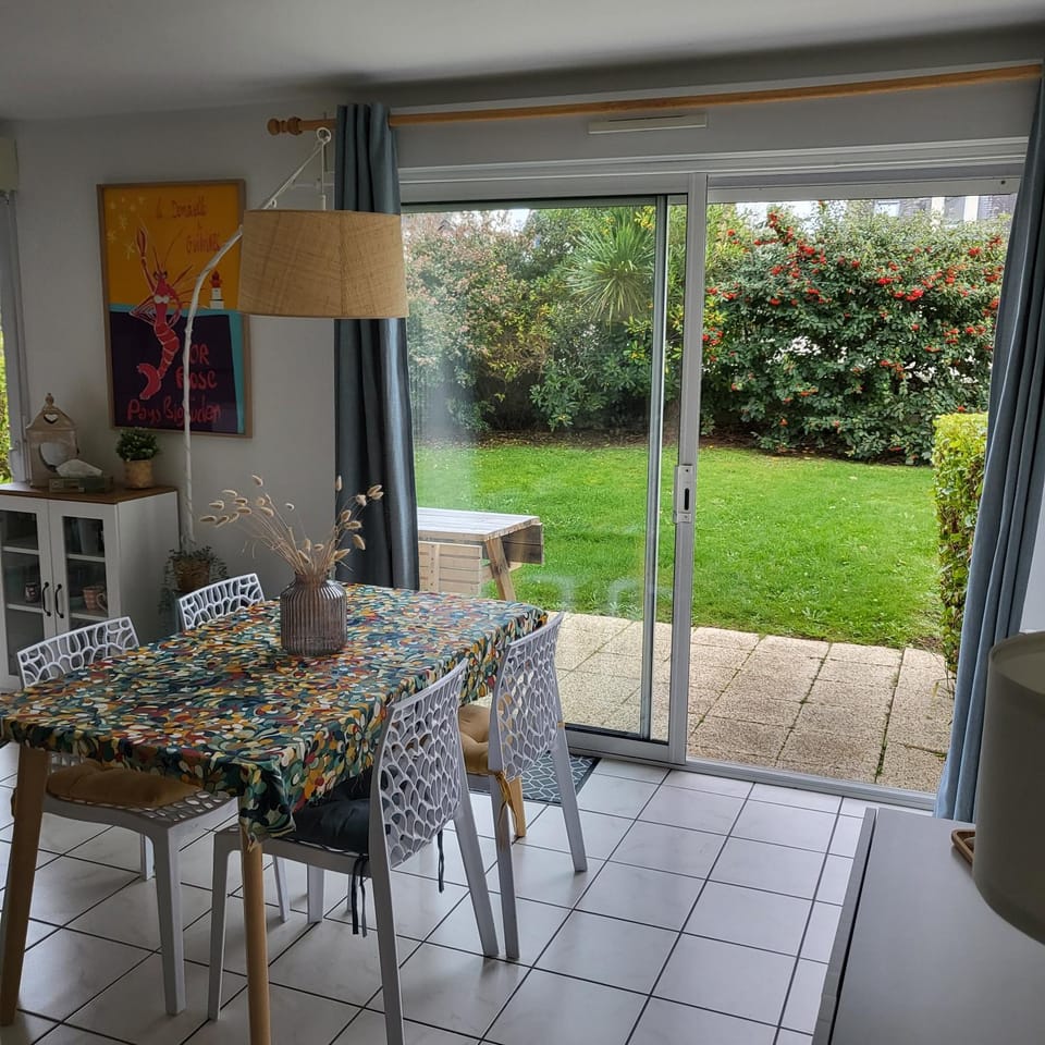 "Les écrins", Grand T2 lumineux en bord de mer avec son jardin privé! Apartment in Fouesnant