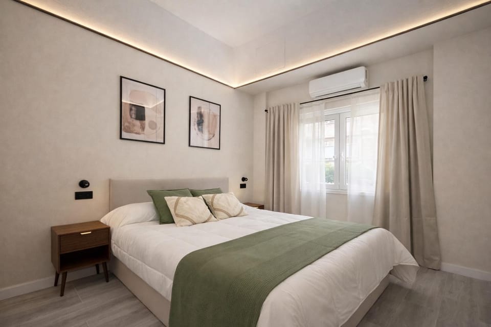 Bed, Photo of the whole room, Bedroom, air conditioner