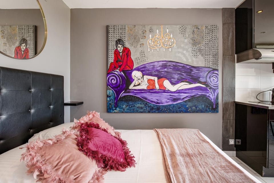 Bed, Photo of the whole room, Decorative detail