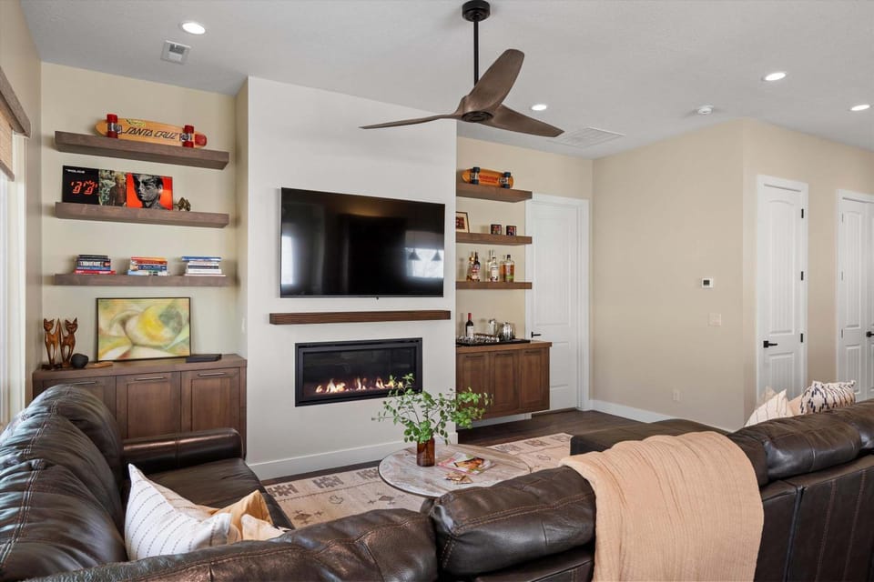 Trappers Ridge Home Stunning Mountain Views and Family Fun House in Eden