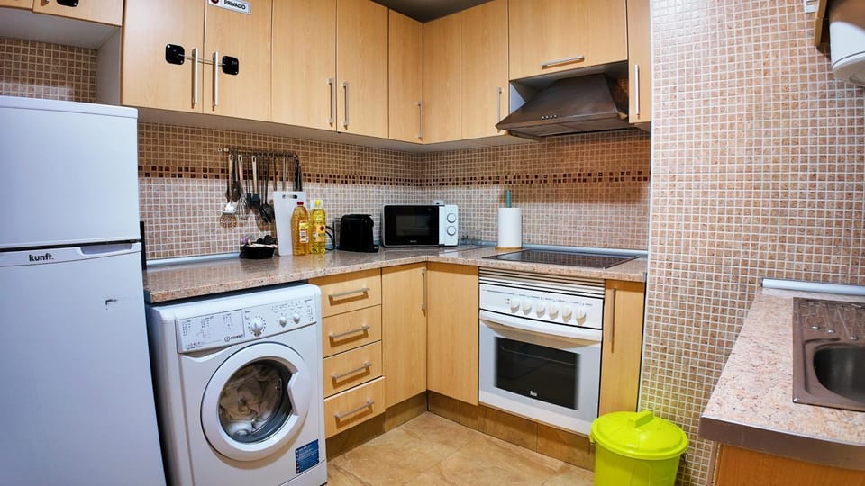 Coffee/tea facilities, Kitchen or kitchenette, oven, pet friendly, stove, toaster, washing machine