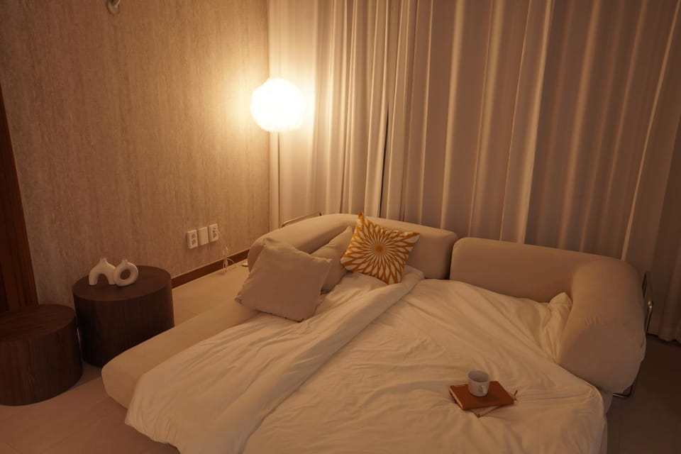 Bed, Living room