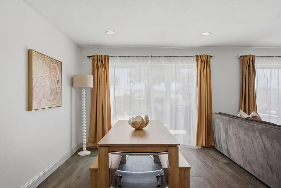 Be A Nomad - 2BR Beach Apartment - 1-Min Walk to Sand - Sleeps 4 Apartment in Jacksonville Beach