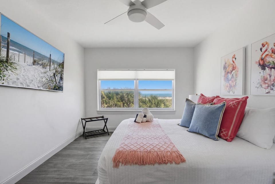 Be A Nomad - 2BR Beach Apartment - 1-Min Walk to Sand - Sleeps 4 Apartment in Jacksonville Beach