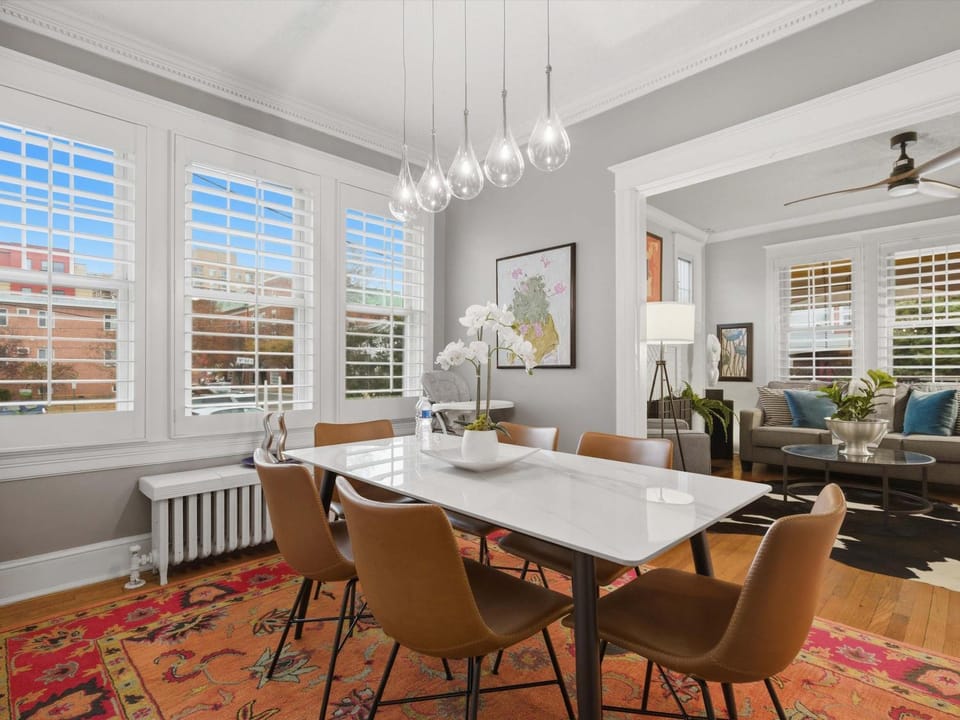 Charming 4BR Bungalow - Steps to Clarendon METRO Apartment in Arlington
