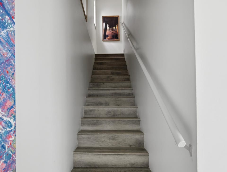 Be A Nomad -1 Min to Jacksonville Beach - 2 Bed 2 Bath - Sleeps 6 Free Parking Apartment in Jacksonville Beach