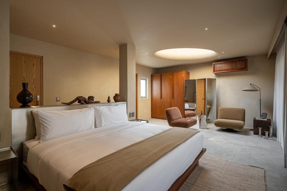 Bed, Living room, Bedroom