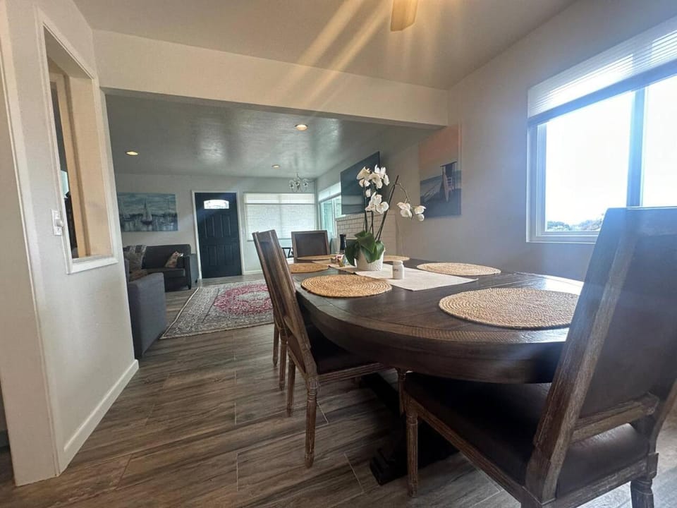 Monterey Bay Escape House in Del Rey Oaks