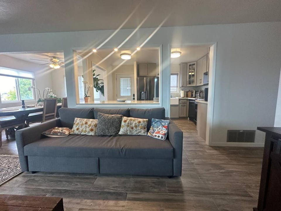 Monterey Bay Escape House in Del Rey Oaks