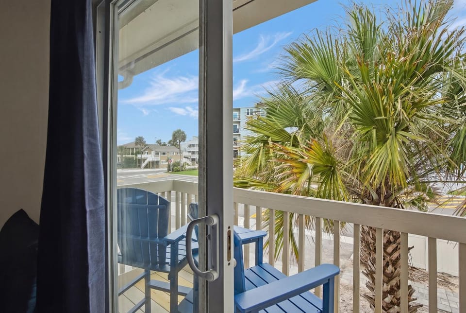 Be A Nomad - 2BR Jacksonville Beach Apartment - 1 Min to Beach - Sleeps 4 Apartment in Jacksonville Beach