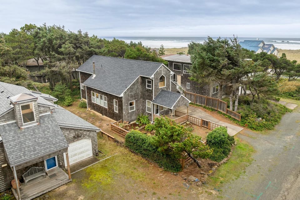 Ocean's Echo House in Manzanita