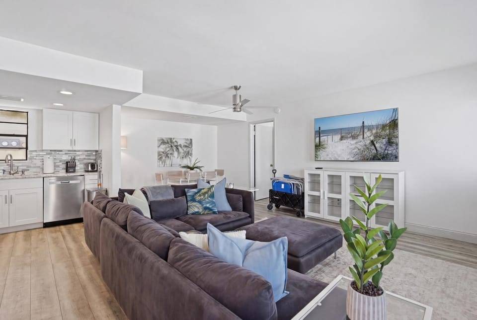 Be A Nomad - 3 Bedroom Apartment 1 Min to Jacksonville Beach - Sleeps 6 Apartment in Jacksonville Beach