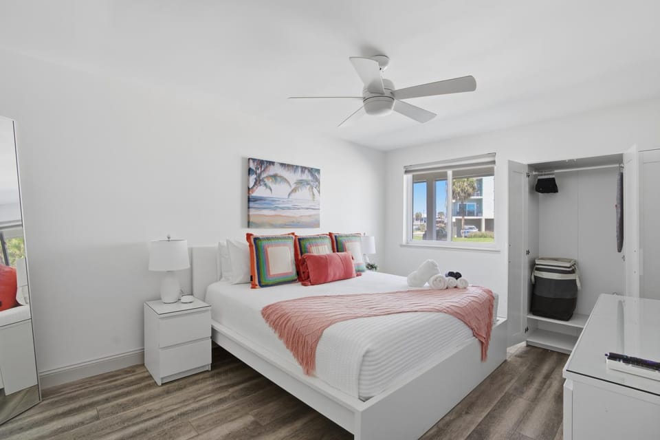 Be A Nomad - 3 Bedroom Apartment 1 Min to Jacksonville Beach - Sleeps 6 Apartment in Jacksonville Beach