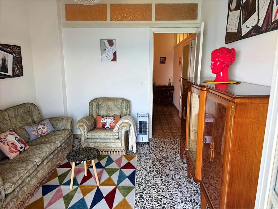 Living room, Photo of the whole room, Seating area