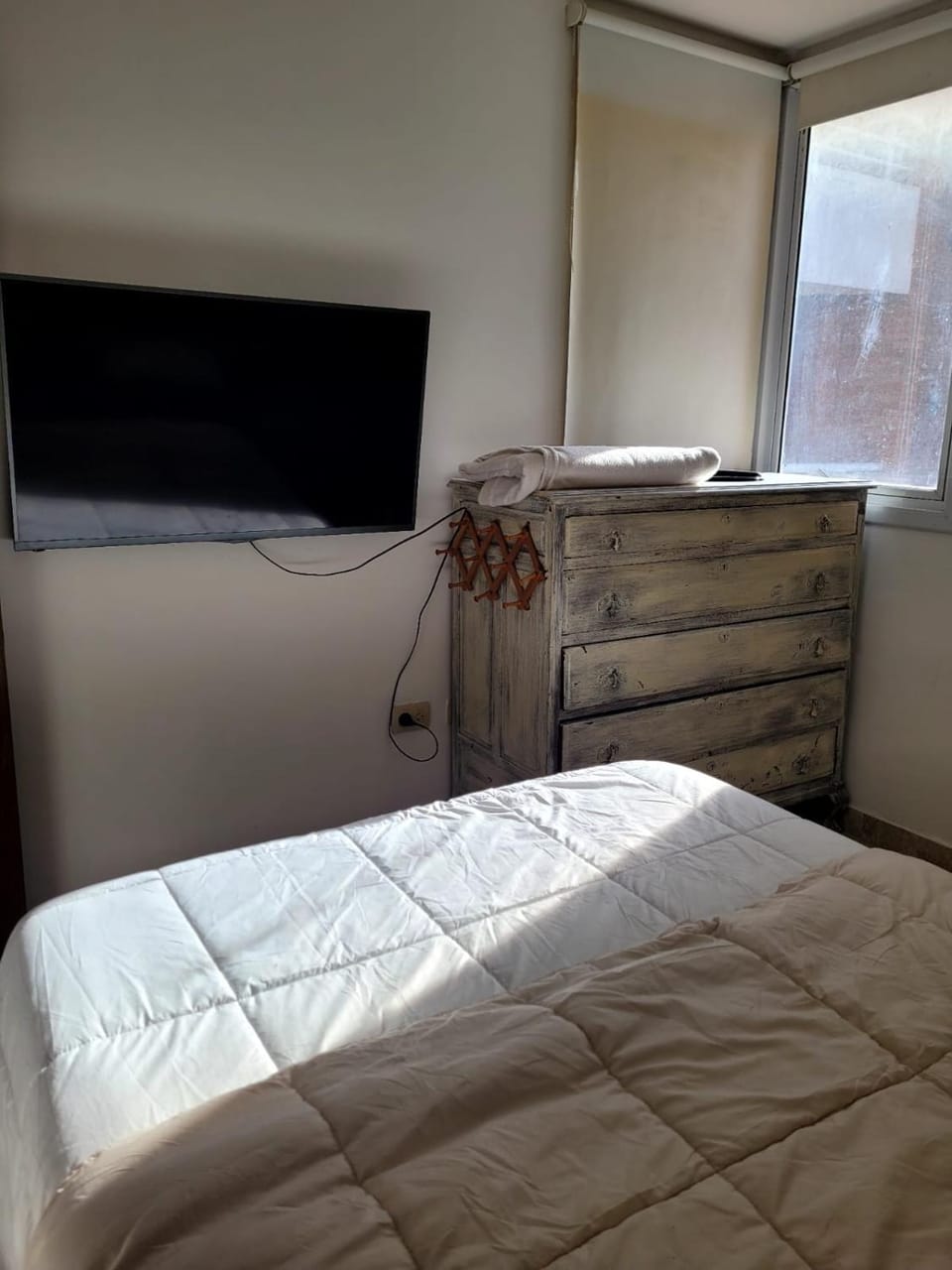 Bed, TV and multimedia, Photo of the whole room