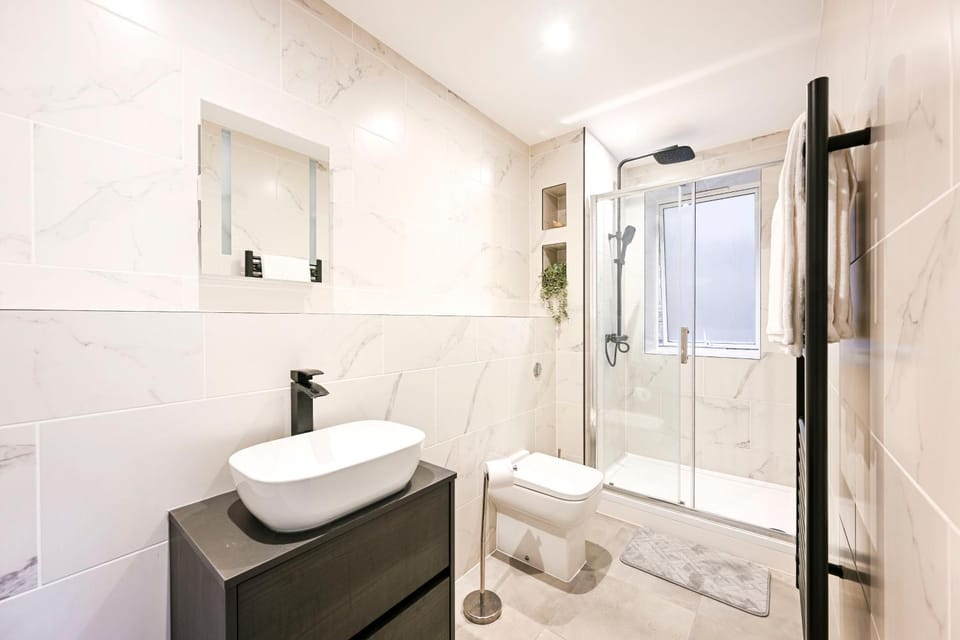 Shower, Toilet, Bathroom, Bath, towels