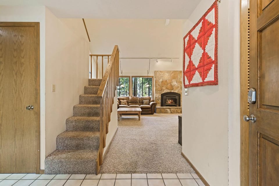 Blue Goose with Hot Tub & SHARC Access House in Sunriver