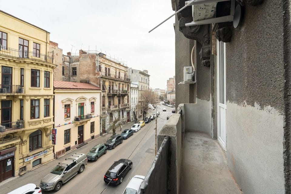 Property building, Day, Neighbourhood, City view, Street view, Location