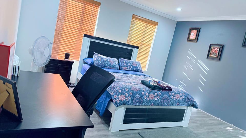 Newly Renovated Room,Bathroom and private Kitchen Bed and Breakfast in Perth