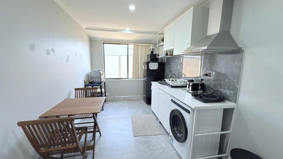 Newly Renovated Room,Bathroom and private Kitchen Bed and Breakfast in Perth