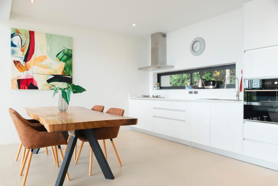 Dining area, kitchen