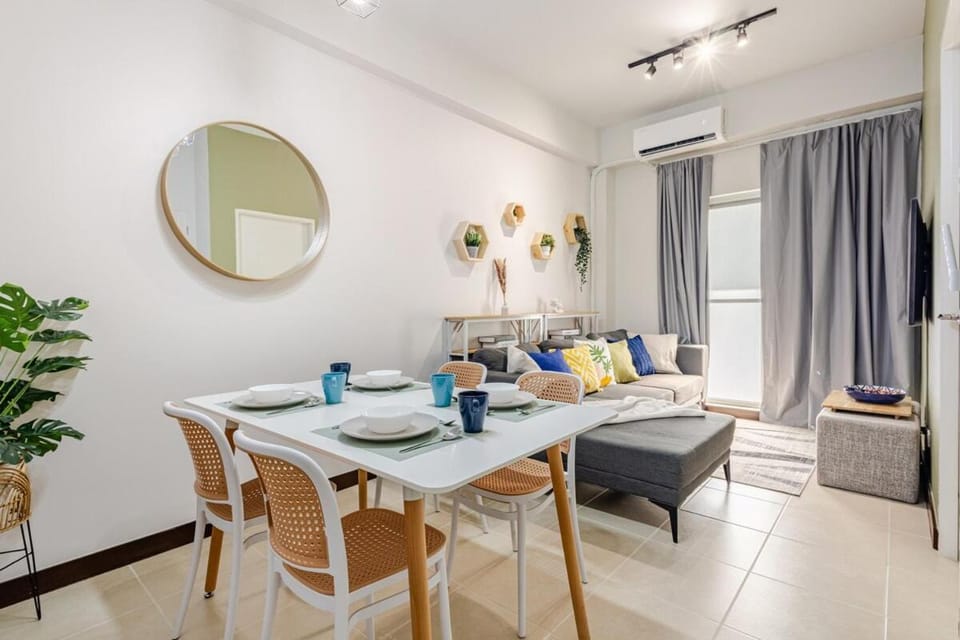 Cozy Garden View near Airport WFH Netflix Stay Apartment in Muntinlupa