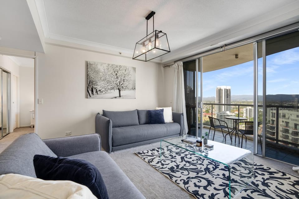 Surfers Paradise Escape - Three Pools - Gym - Parking - High Floor - Walk To Beach Apartment in Surfers Paradise