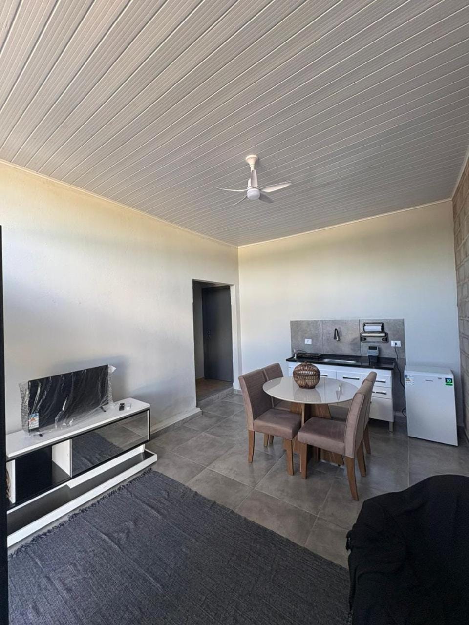 Kitchen or kitchenette, Living room, Seating area, Dining area, minibar