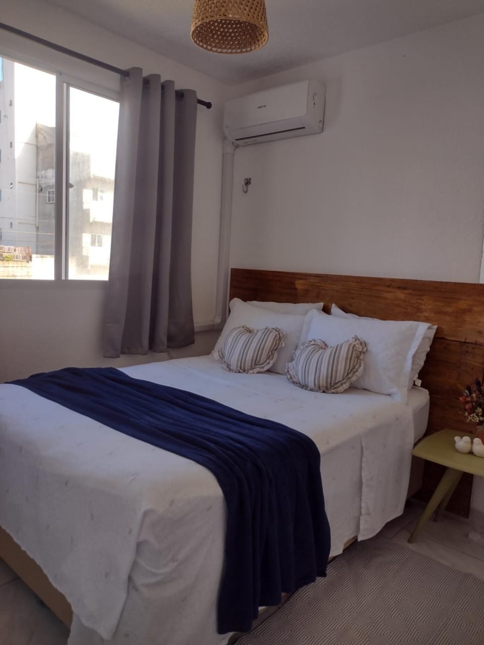Bed, Photo of the whole room, air conditioner