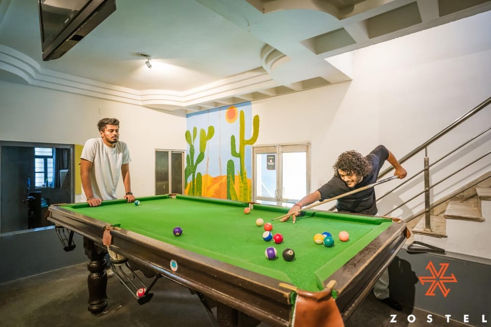 Billiard, Game Room