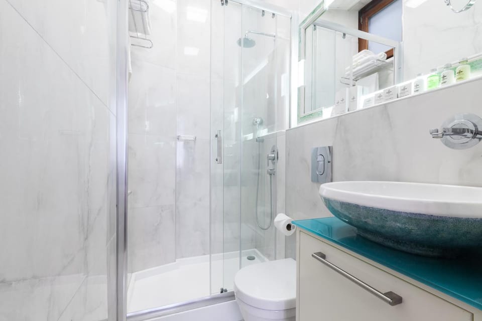 Shower, Bathroom, Decorative detail, On site, Family